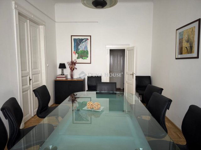 Eladó téglalakás, Budapesten, V. kerületben 195 M Ft, 4 szobás