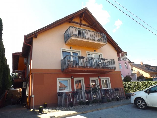 Eladó családi ház, Zalakaroson 222 M Ft, 9 szobás
