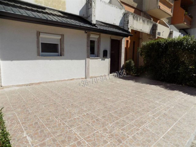 Eladó panellakás, Tatabányán, Gábor Áron utcában 27.8 M Ft