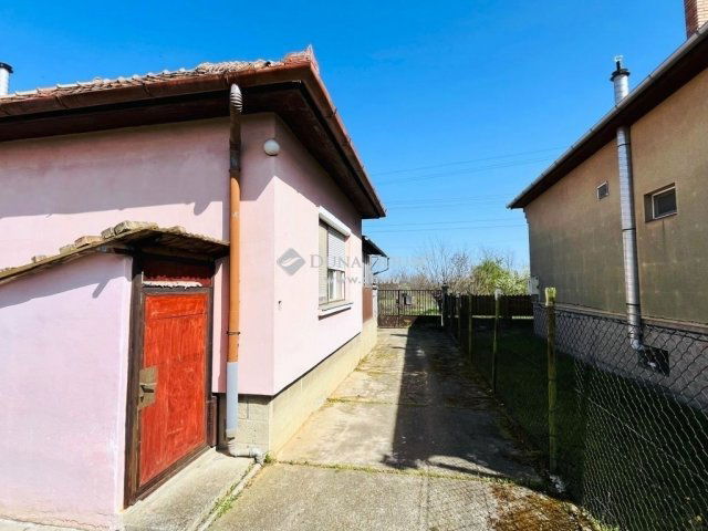 Eladó családi ház, Tápiószecsőn 36.9 M Ft, 2 szobás