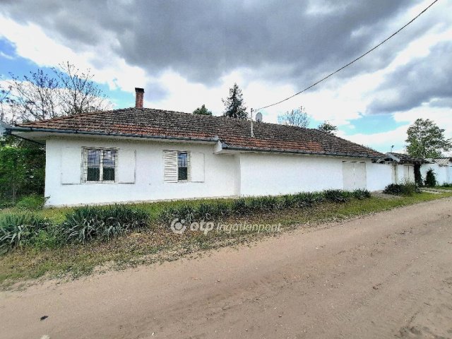 Eladó mezogazdasagi ingatlan, Cegléden 65 M Ft, 4+2 szobás