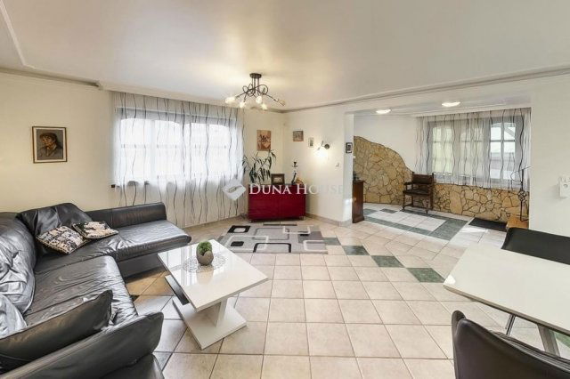 Eladó családi ház, Kecskeméten 119 M Ft, 6 szobás