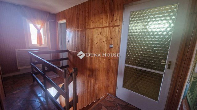 Eladó téglalakás, Székesfehérvárott 85 M Ft, 5 szobás