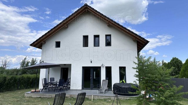 Eladó családi ház, Balatonkeresztúron 86 M Ft, 14+3 szobás