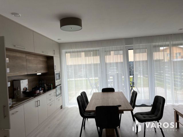 Kiadó sorház, albérlet, Debrecenben 700 E Ft / hó, 6 szobás