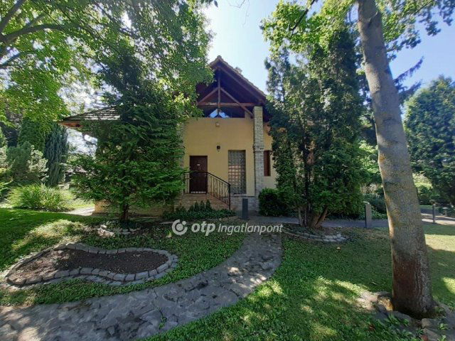 Eladó családi ház, Siófokon 360 M Ft, 6 szobás