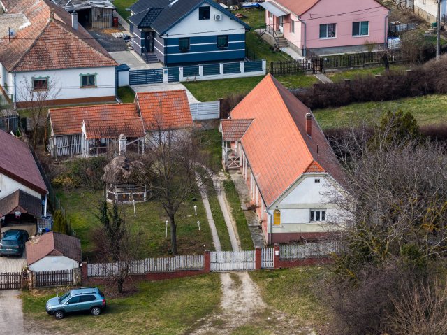 Eladó családi ház, Pázmándon 61.9 M Ft, 4 szobás
