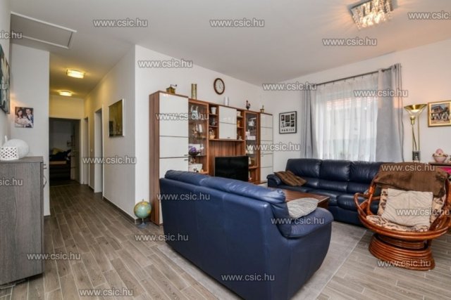 Eladó ikerház, Budakalászon 139.9 M Ft, 4 szobás