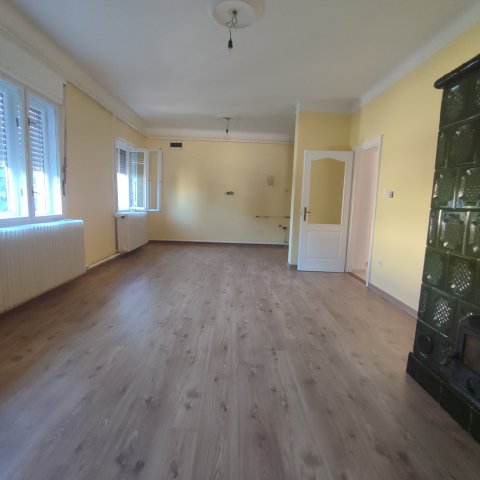 Eladó ikerház, Szegeden 85 M Ft, 3 szobás / költözzbe.hu