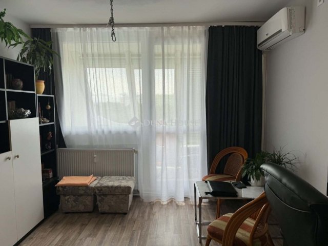 Eladó panellakás, Pécsett, Melinda utcában 37 M Ft, 2 szobás