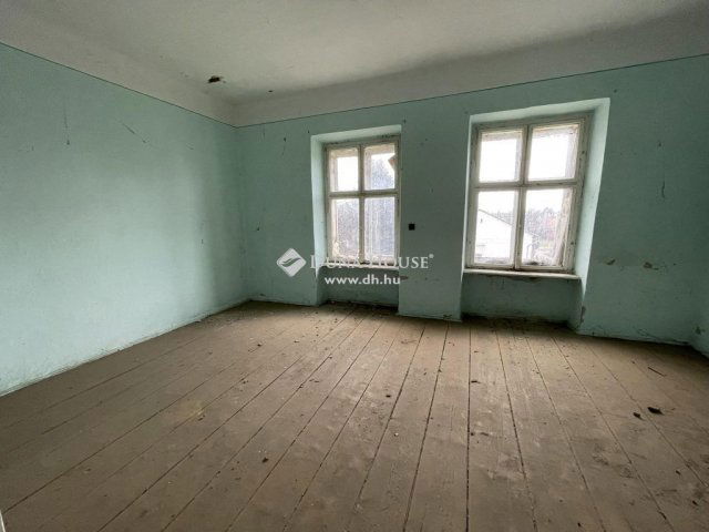 Eladó üzlethelyiség, Kisszálláson 53.9 M Ft