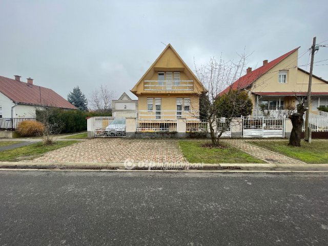 Eladó családi ház, Nyíregyházán 52.9 M Ft, 4 szobás