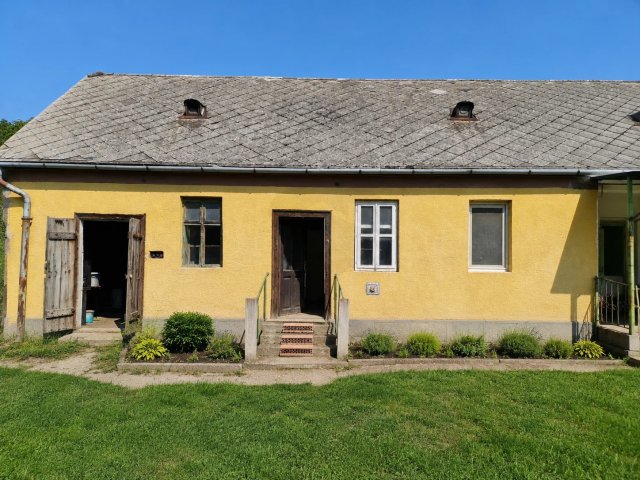 Eladó családi ház, Sárkeresztúron 26.9 M Ft, 4 szobás