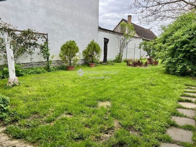 Eladó családi ház, Mohácson 72.9 M Ft, 1 szobás