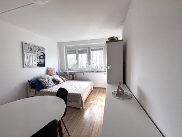 Eladó panellakás, Pécsett 34.99 M Ft, 2 szobás