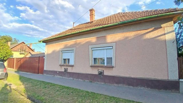Eladó családi ház, Mezőtúron 18.5 M Ft, 3 szobás