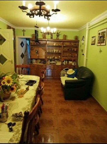 Eladó családi ház, Úrin 260 M Ft, 7 szobás