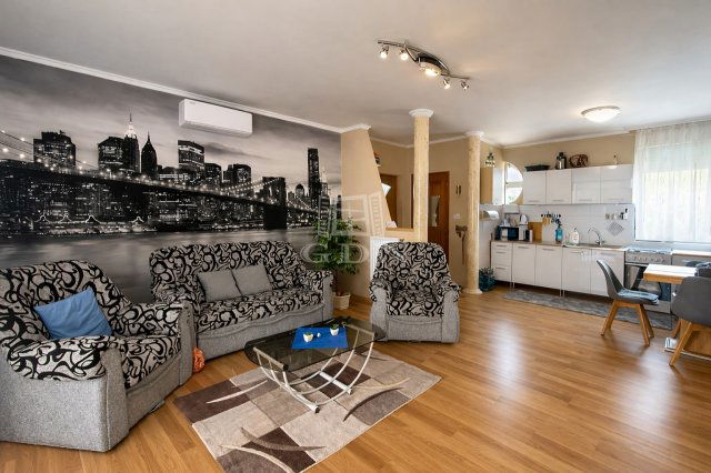 Eladó téglalakás, Baján 53 M Ft, 2 szobás