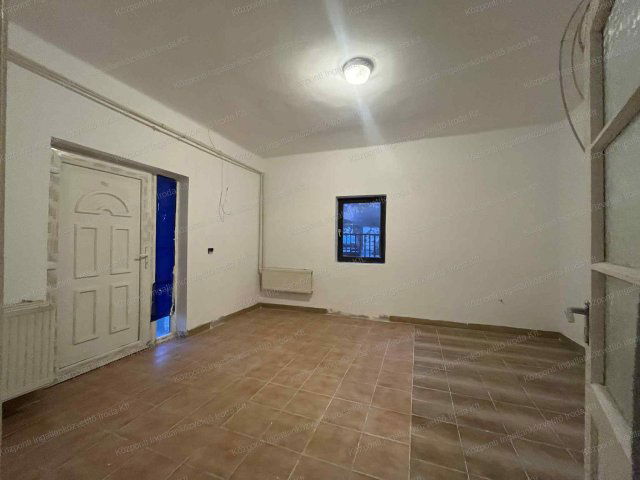 Kiadó családi ház, albérlet, Tatán 250 E Ft / hó, 2 szobás