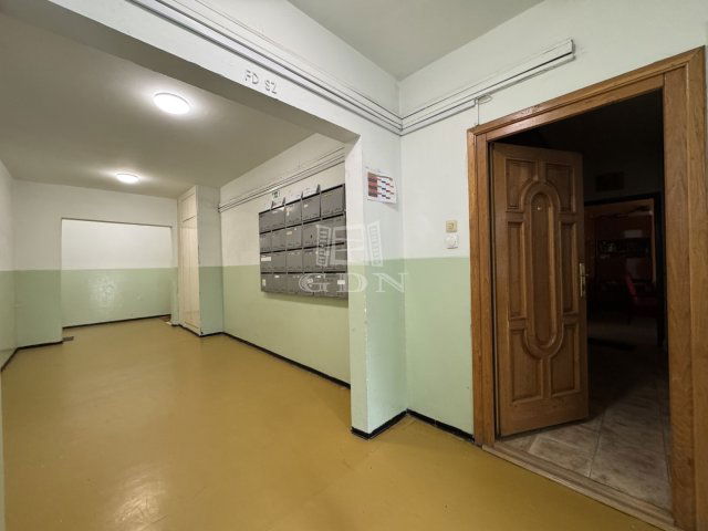 Eladó panellakás, Móron 37.5 M Ft, 2 szobás