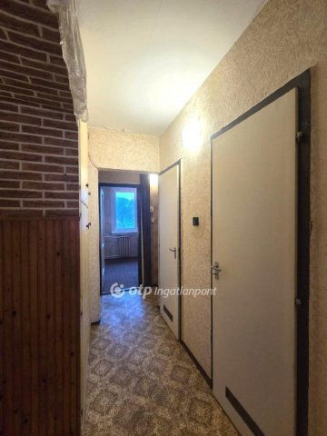 Eladó panellakás, Budapesten, III. kerületben 63.99 M Ft