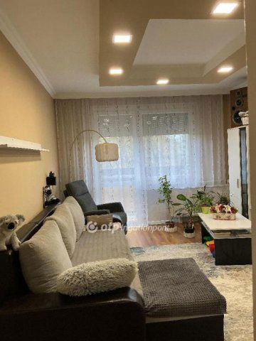 Eladó panellakás, Nyíregyházán 37.8 M Ft, 2 szobás