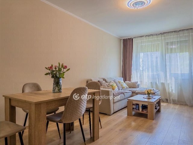 Eladó panellakás, Budapesten, III. kerületben 79.9 M Ft, 3 szobás