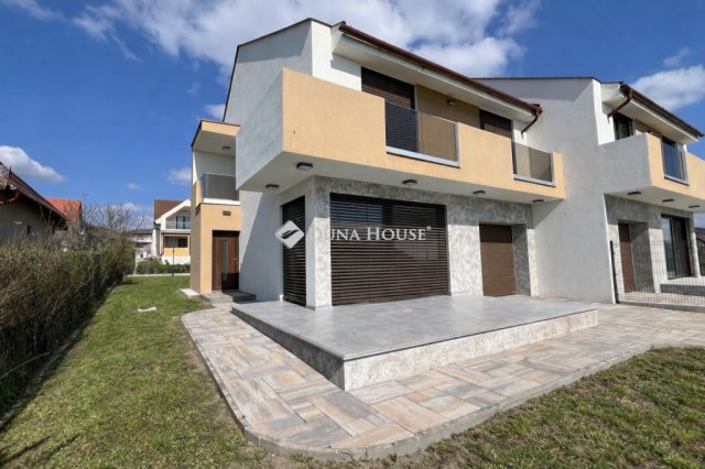 Eladó ikerház, Balatonfüreden 220 M Ft, 4 szobás