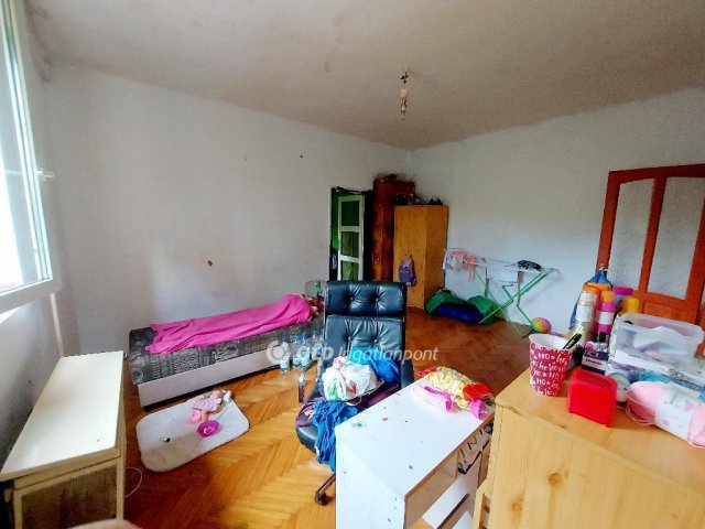 Eladó téglalakás, Miskolcon 10.5 M Ft, 2 szobás