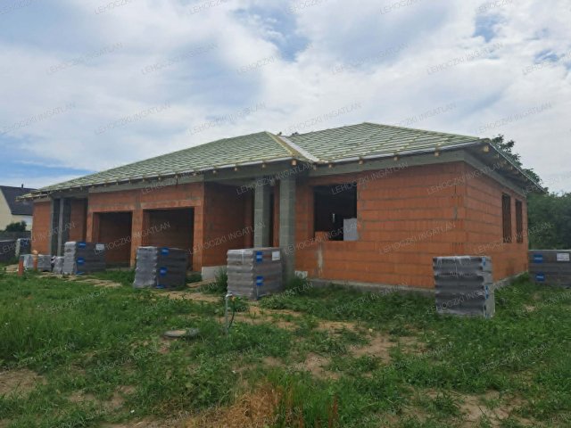 Eladó ikerház, Nyírpazonyon 75.99 M Ft, 4 szobás