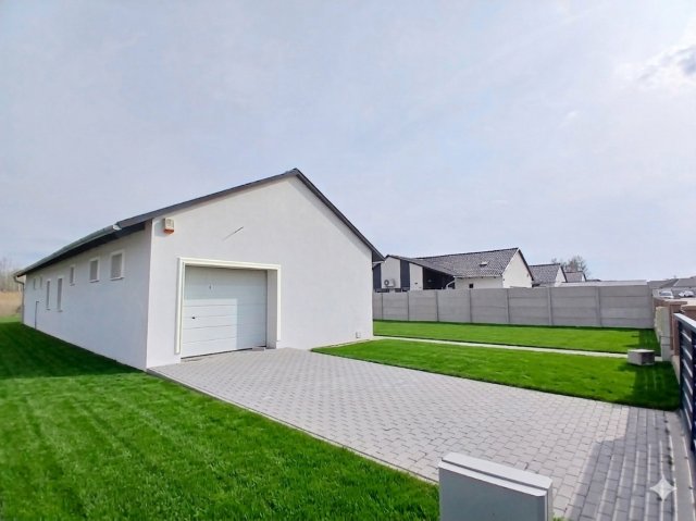 Eladó családi ház, Ráckevén 89.9 M Ft, 5 szobás