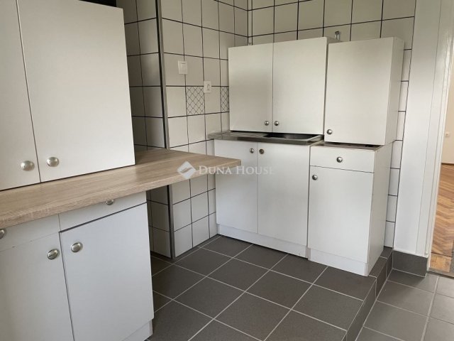 Eladó téglalakás, Budapesten, XVIII. kerületben 32 M Ft