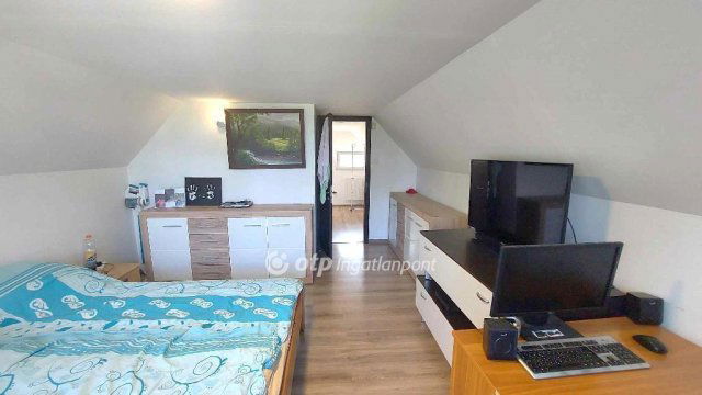Eladó családi ház, Szentendrén 165 M Ft, 4+1 szobás