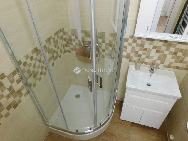 Kiadó panellakás, albérlet, Kecskeméten 180 E Ft / hó, 2 szobás