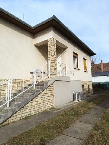 Eladó családi ház, Budapesten, XVI. kerületben 142 M Ft