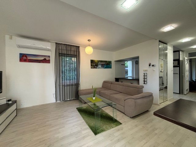 Kiadó téglalakás, albérlet, Pécsett 220 E Ft / hó, 2 szobás