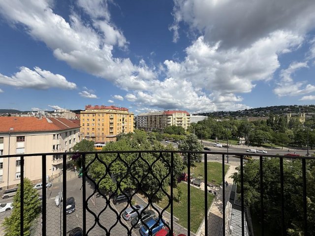Eladó téglalakás, XI. kerületben, Kosztolányi Dezső téren