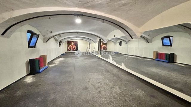 Eladó családi ház, Kőszegen 150 M Ft, 1 szobás