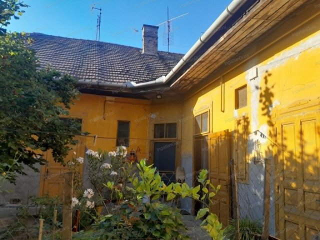 Eladó családi ház, Kecskeméten 90 M Ft, 5 szobás