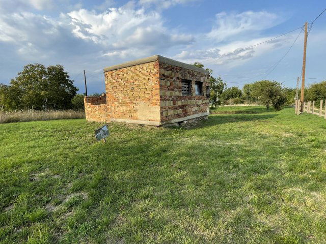 Eladó mezogazdasagi ingatlan, Tatán 15.6 M Ft