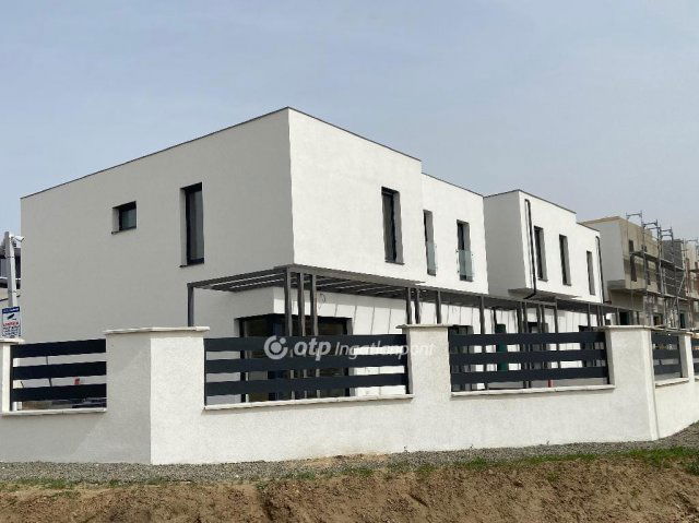 Eladó ikerház, Mogyoródon 113.99 M Ft, 4 szobás