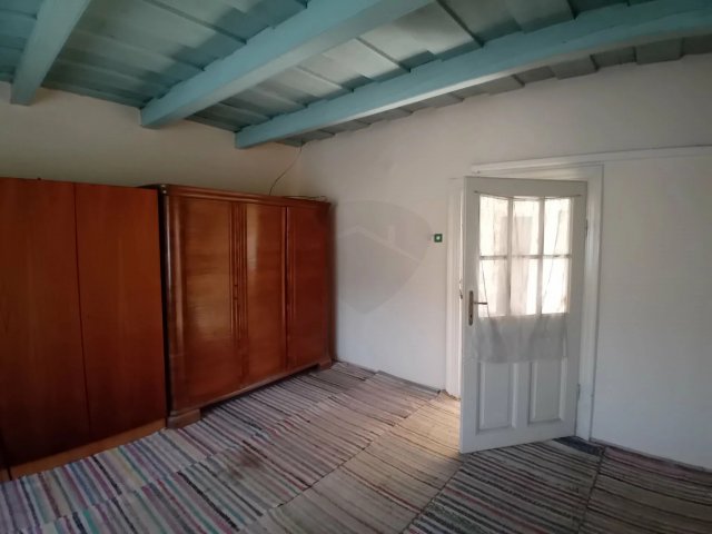 Eladó családi ház, Galgahévízen 28 M Ft, 2 szobás