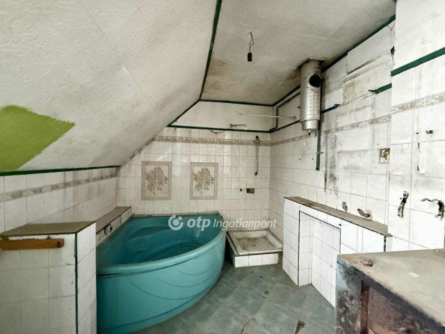 Eladó családi ház, Szigethalmon 54.9 M Ft, 5+5 szobás