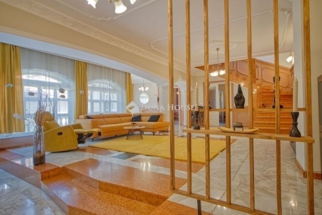 Eladó családi ház, Üllőn 138.5 M Ft, 9 szobás
