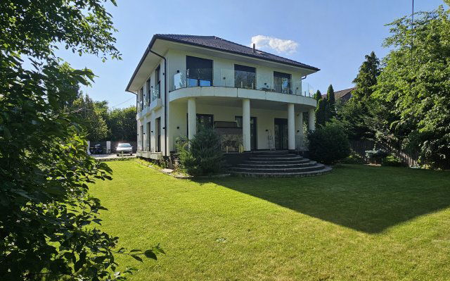 Eladó családi ház, Budapesten, III. kerületben, Csalma utcában