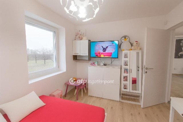 Eladó családi ház, Ercsiben 42 M Ft, 1+2 szobás