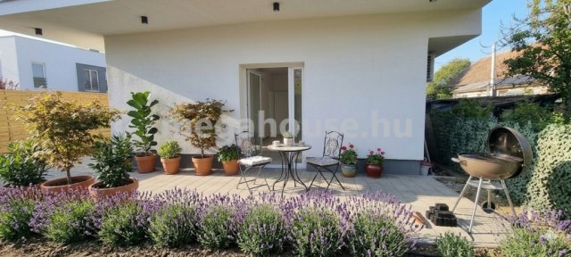 Eladó családi ház, Budaörsön 68 M Ft, 2 szobás