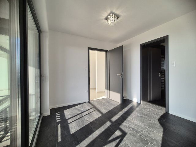 Eladó családi ház, Szentendrén 369.9 M Ft, 5 szobás