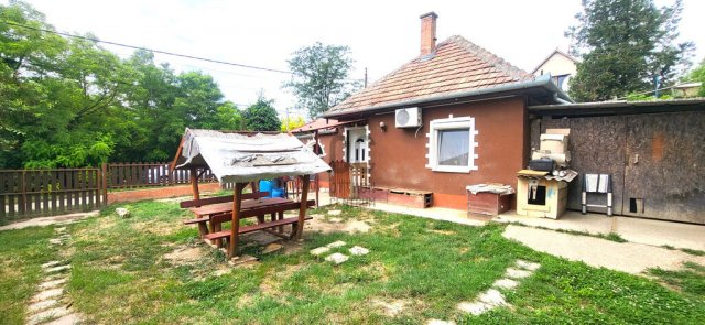 Eladó családi ház, Úrin 39.9 M Ft, 2 szobás