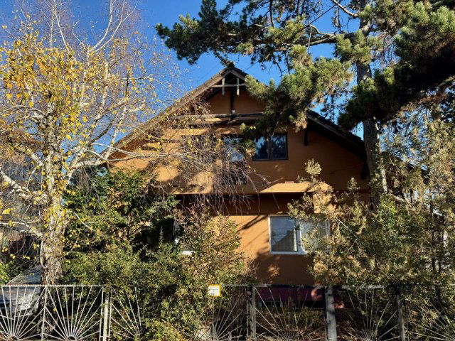 Eladó családi ház, Kerepesen 99.9 M Ft, 7 szobás